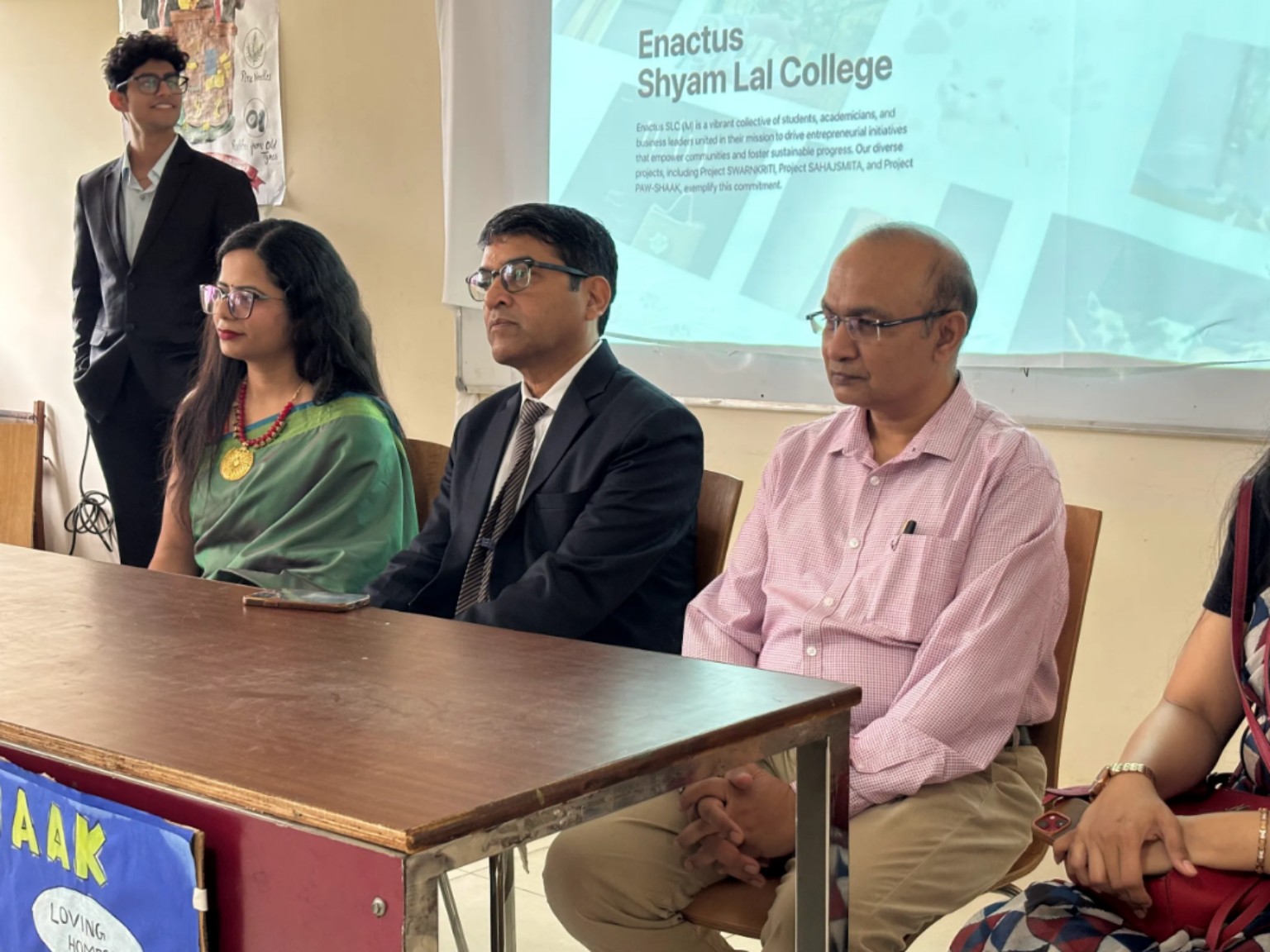 Panel & conversations